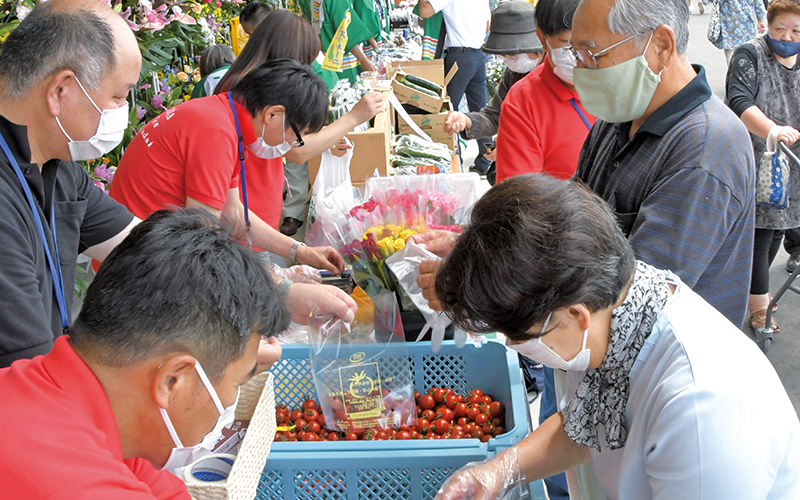 トマト詰め放題などの店頭販売