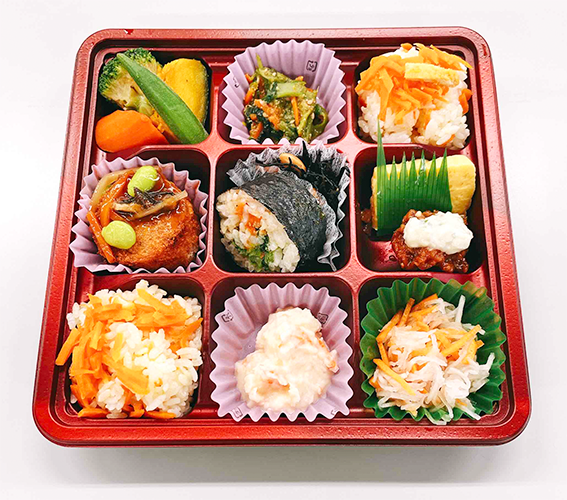 共同開発した「各務原にんじんを食べよう！生彩弁当」